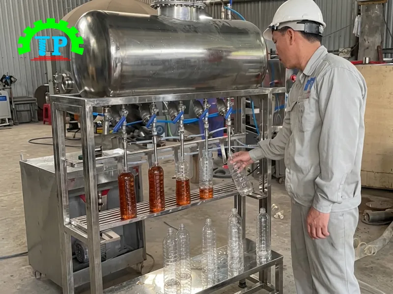 Chi tiết cụm đầu vòi của máy chiết dịch bán tự động TPC4-3000T