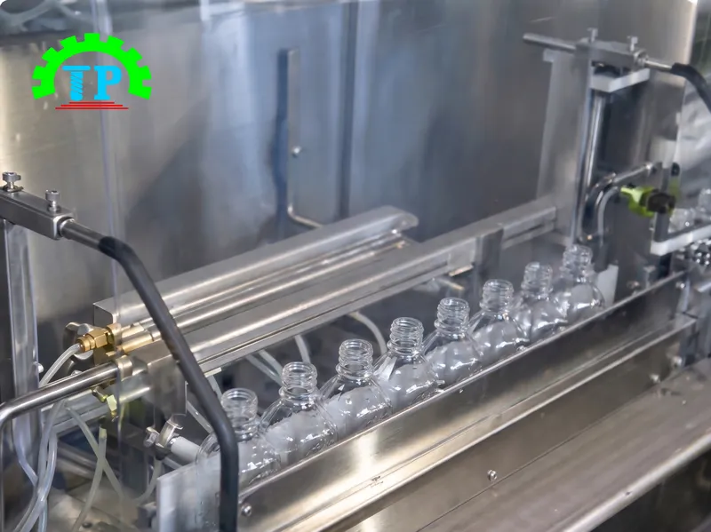 M&aacute;y rửa chai tự động C&ocirc;ng Ty TNHH C&ocirc;ng Nghệ Th&agrave;nh Ph&aacute;t năng suất 6000 chai/giờ