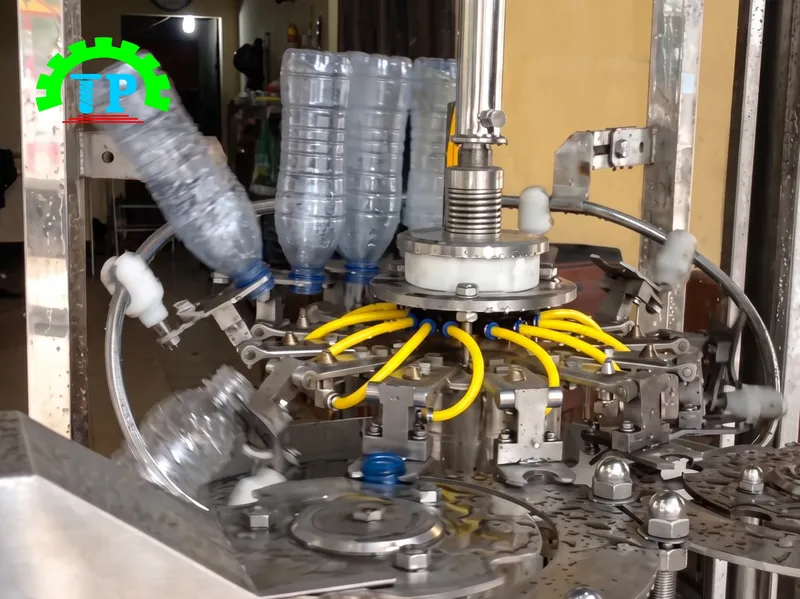 Cụm 12 đầu kẹp gắp lật 180 độ v&agrave; d&agrave;n v&ograve;i phun s&uacute;c rửa m&aacute;y TPR - 12MĐ