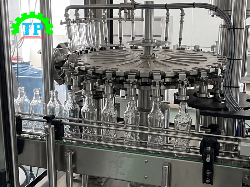 Máy xúc rửa chai TPR40 - 12000 Công Ty TNHH Công Nghệ Thành Phát năng suất 12000 chai/giờ