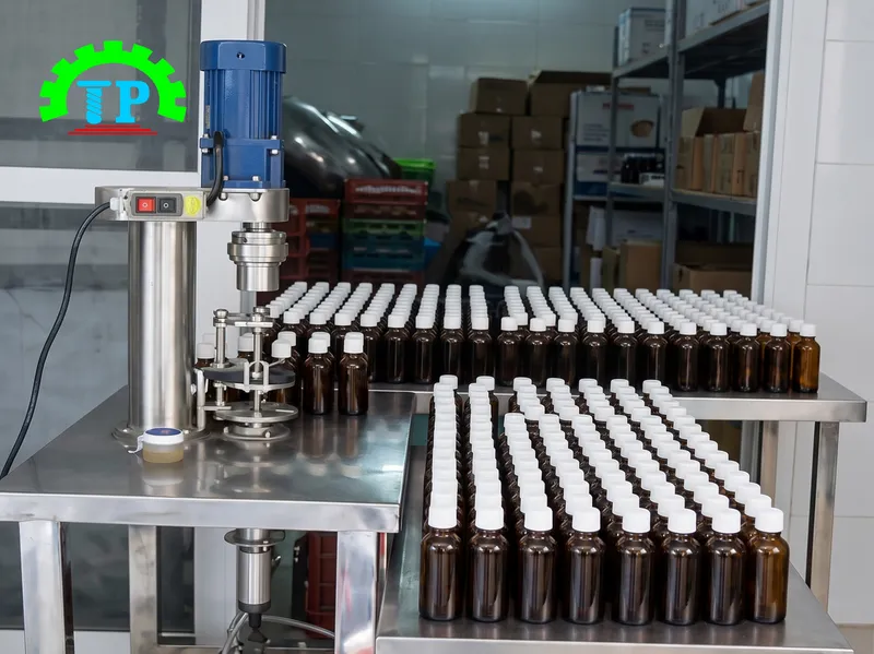 M&aacute;y xo&aacute;y nắp một đầu TPX1 - 1000T C&ocirc;ng Ty TNHH C&ocirc;ng Nghệ Th&agrave;nh Ph&aacute;t năng suất 1500 chai/giờ